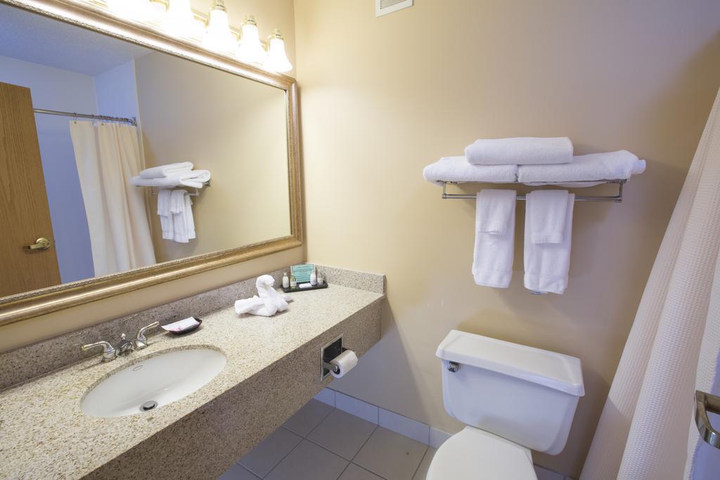Swan Lake Resort Плимут Экстерьер фото